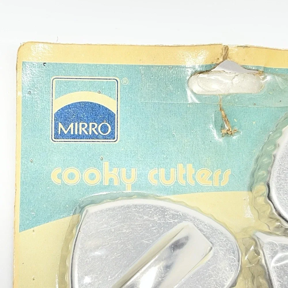 Vintage 50s Factory‎ Sealed Mirro Aluminum Cookie Cutters 7 Piece S-3459-15 NOS